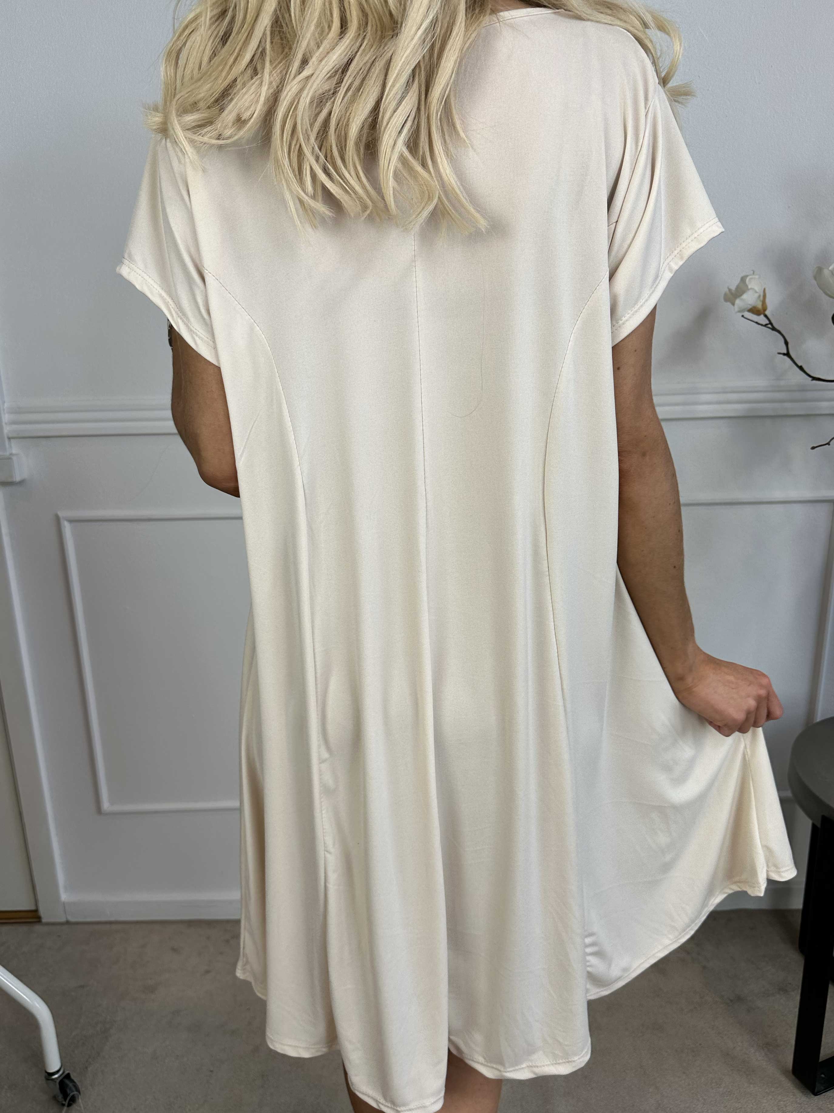 Janina - Solid klänning i mjukt stretchmaterial